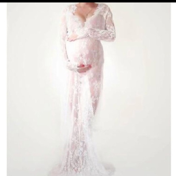 White lace gown - Picture 1 of 3